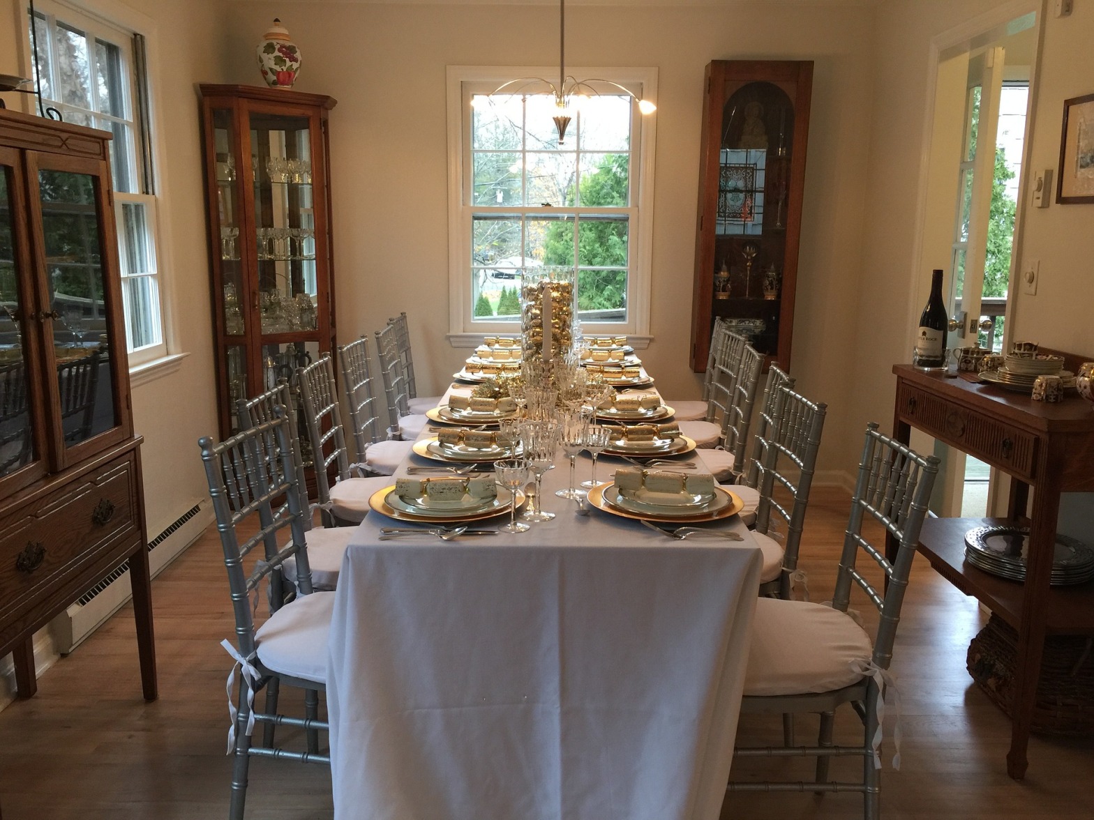 https://pixabay.com/en/dinner-party-table-setting-1927082/